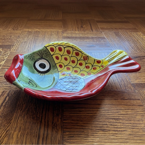 Vietri Desuir Fish Platter Hand Painted Italy Display or Serving 10x7.5 - Picture 2 of 3